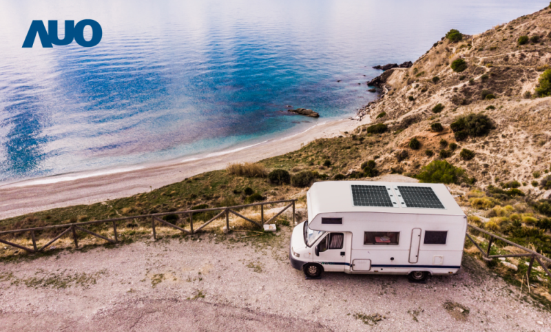 「可撓輕量化太陽光電板SunCurva」使用輕量特殊耐候型複合板取代傳統太陽能板的玻璃前板，不僅降低70%重量，每米平方僅3Kg；具有抗衝擊性能及通過電磁相容性測試，可應用於交通運輸工具，如露營車、遊艇等